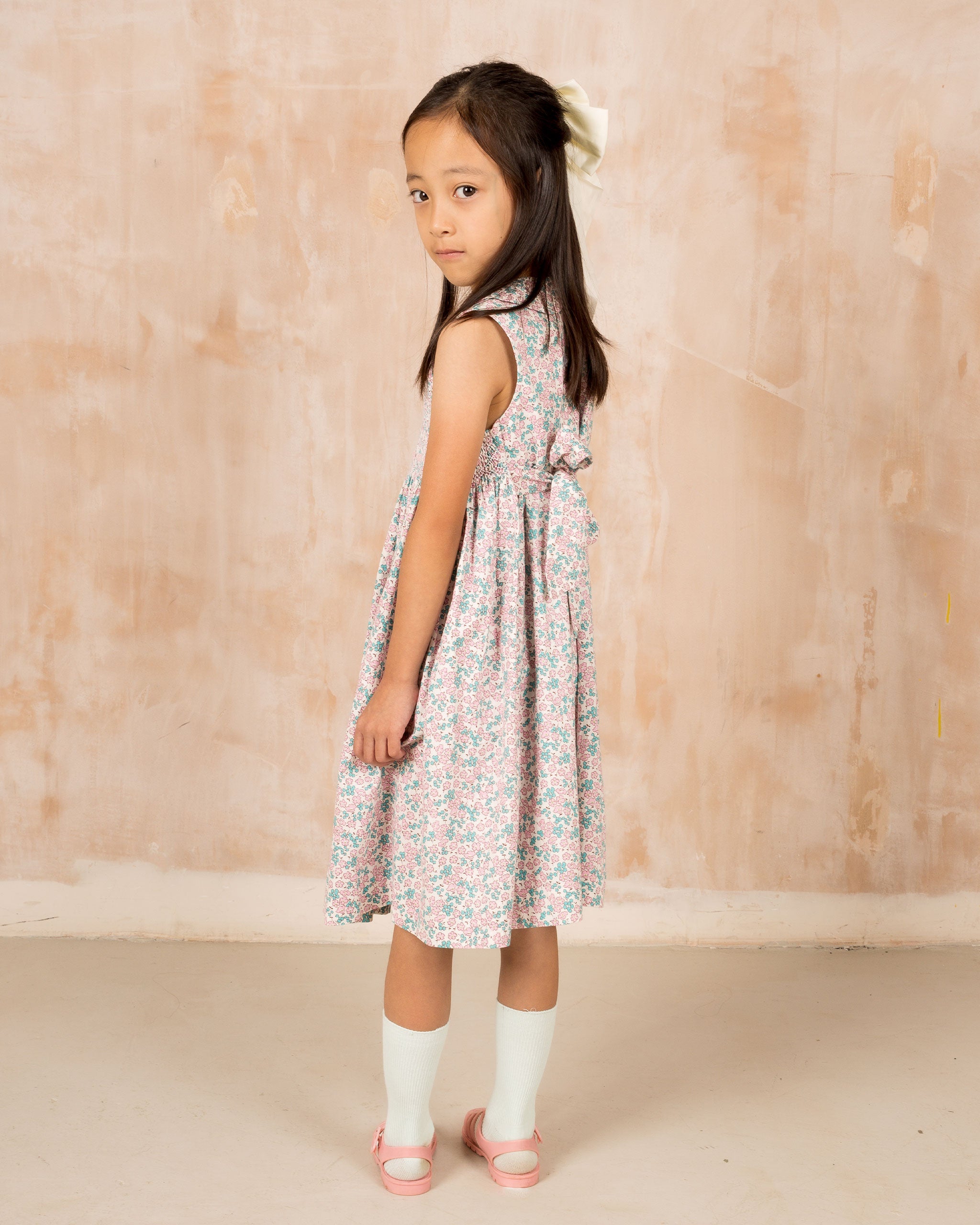 girl in dress, back view