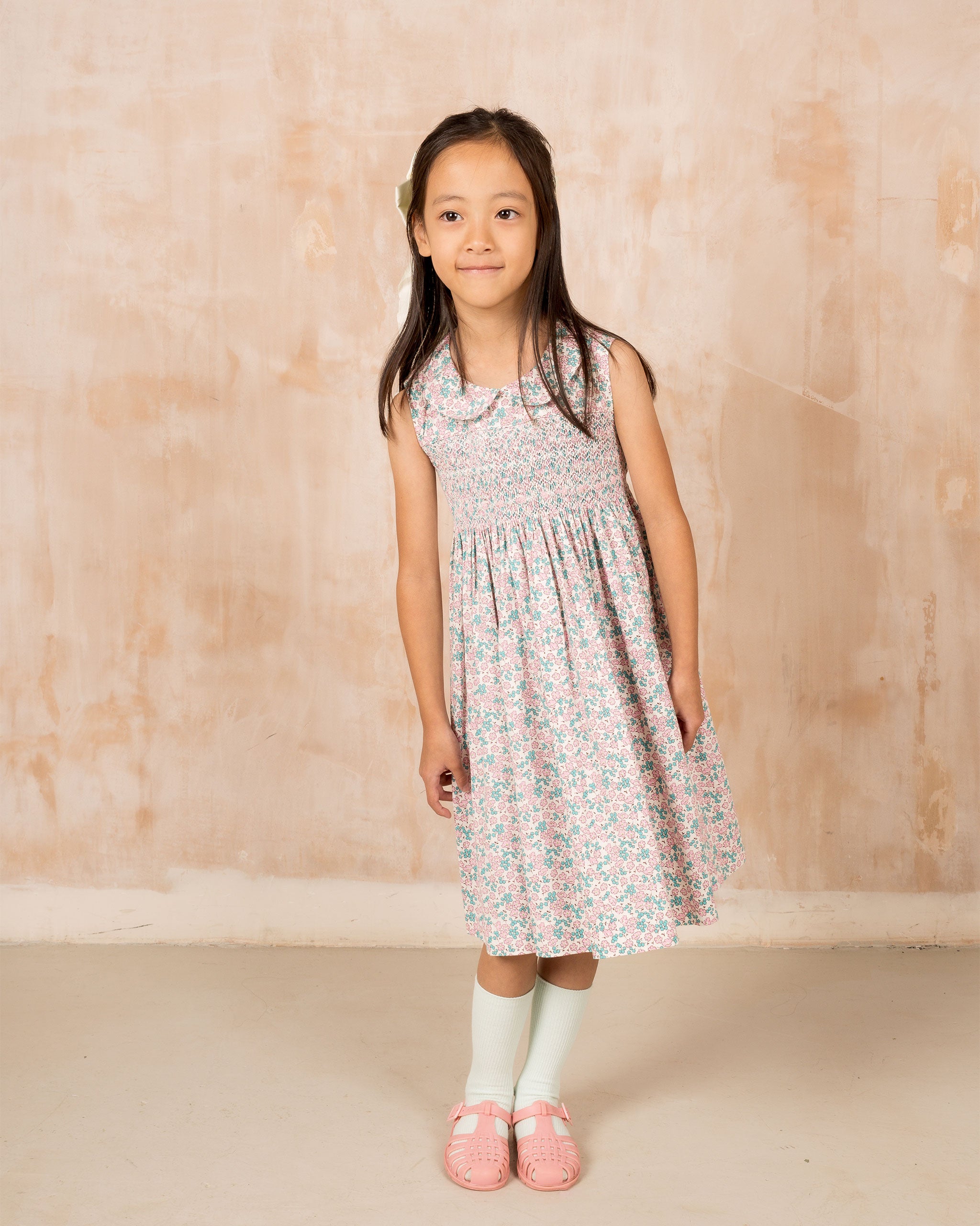 child model in sleeveless smock dress, 
